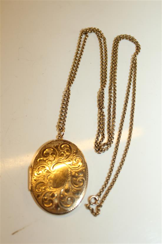 9ct gold locket on 9ct chain